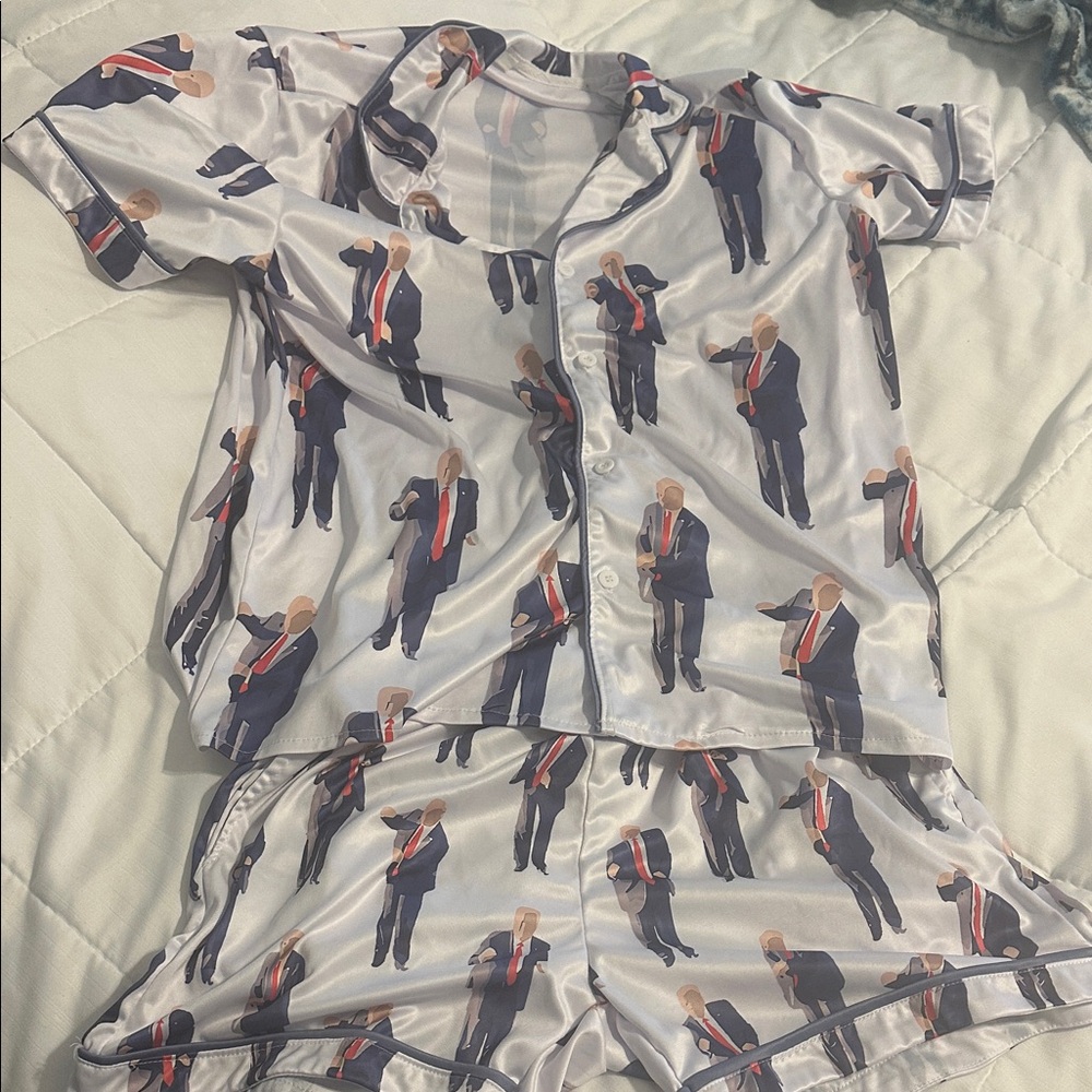 Satin TRUMP Pajamas - NWOT - Novelty Pajama short set. M